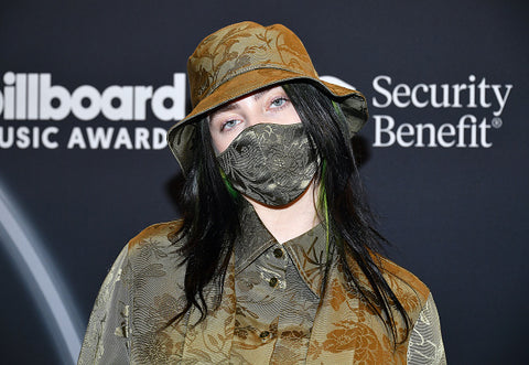 billie eilish at billboard awards with green hat and mask