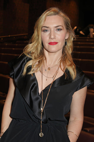 Kate winslet black top and blond hair and red lipstick