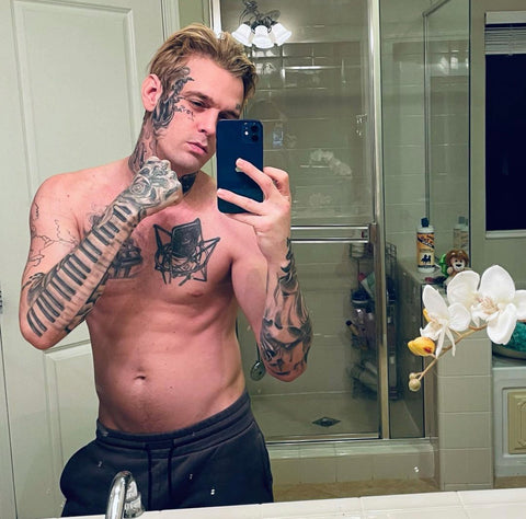 Aaron Carter in mirror tatts selfie