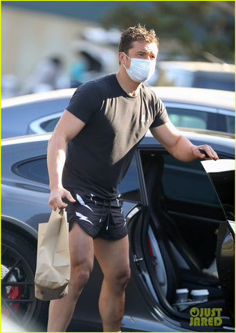 Orlando bloom with back and mask in short short