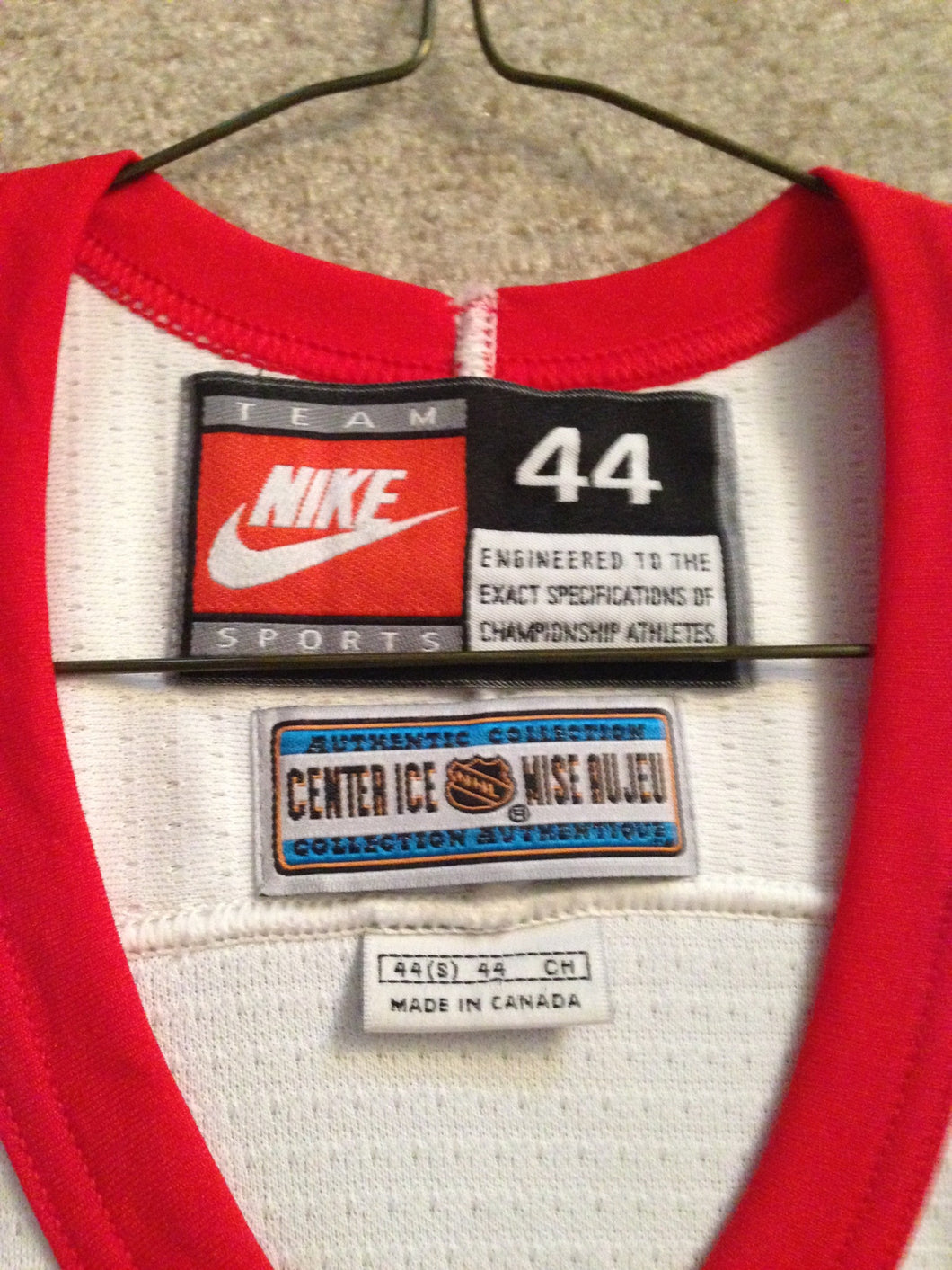 nike red wings jersey