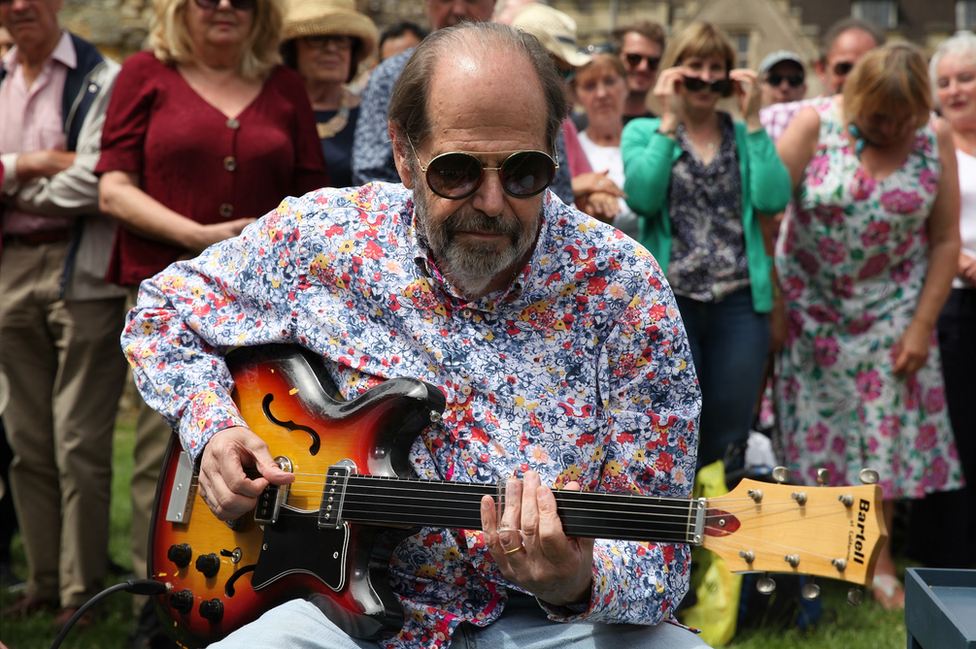 Ray Russel and his Bartell fretless