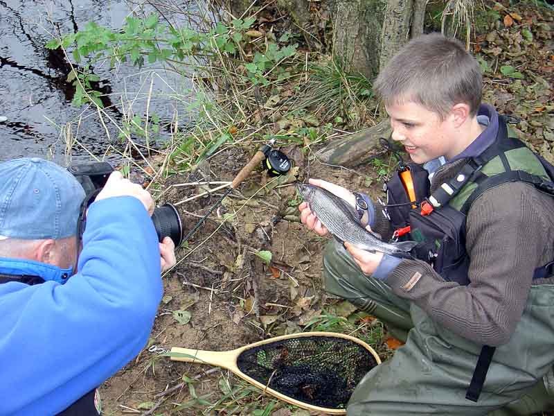 Stuart Crofts med Tenkara og en østerriksk ørret