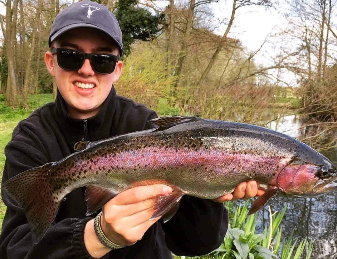 Lago di pesca vicino a me | Allevamento di trote di Manningford