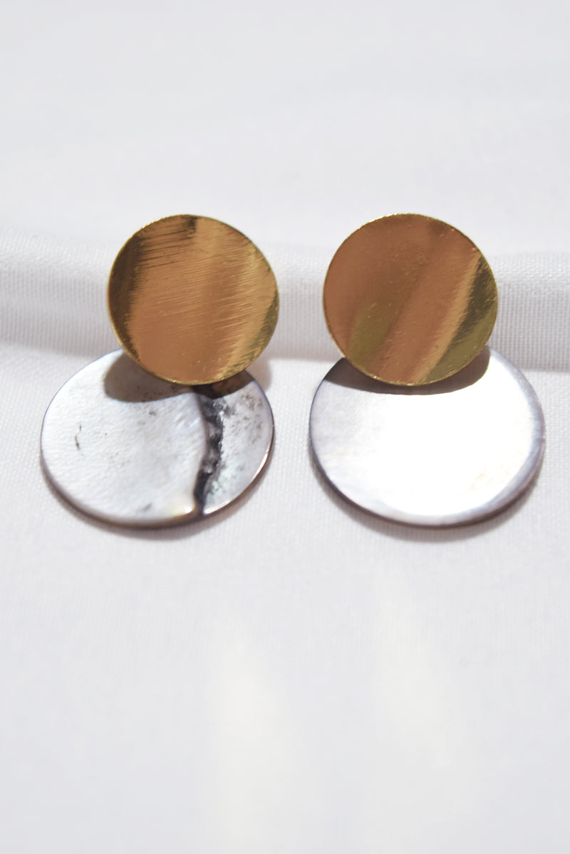 Qorsine Scallop Shell Disc Earrings
