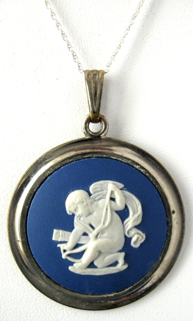 Wedgwood Jasperware Necklace Dark Blue And White Cupid Bow Silver Chai