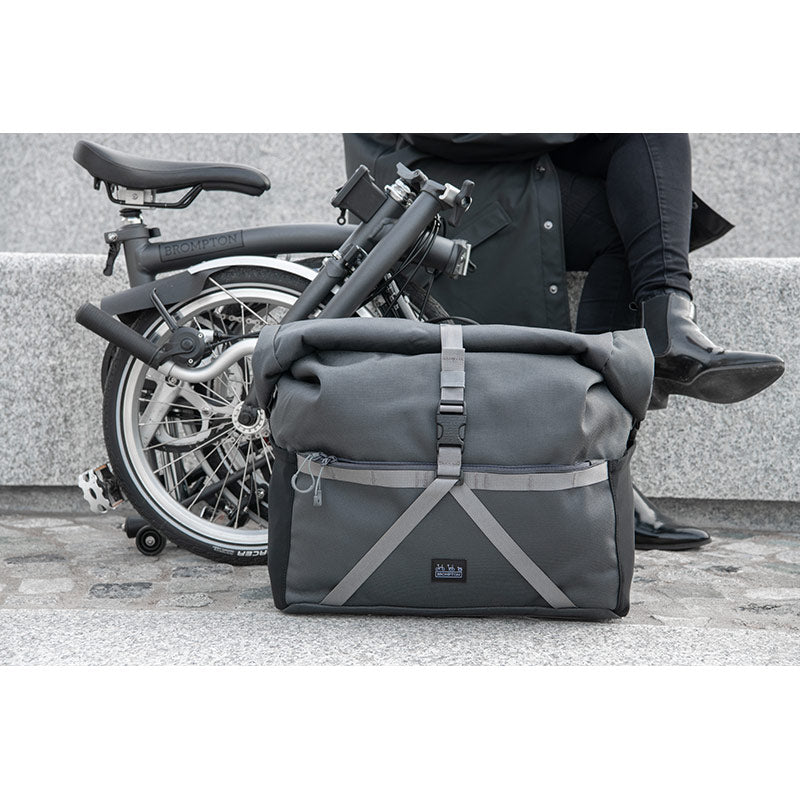 上質で快適 Roll BROMPTON 【純正・美品】Brompton Top Roll 再追加