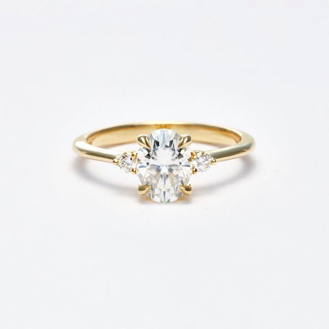 Oval diamond engagement ring