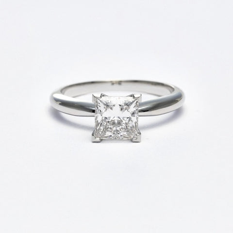 Princess cut diamond engagement ring