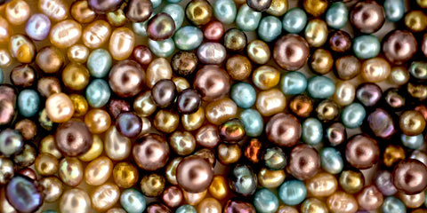 Many pearls of various colours
