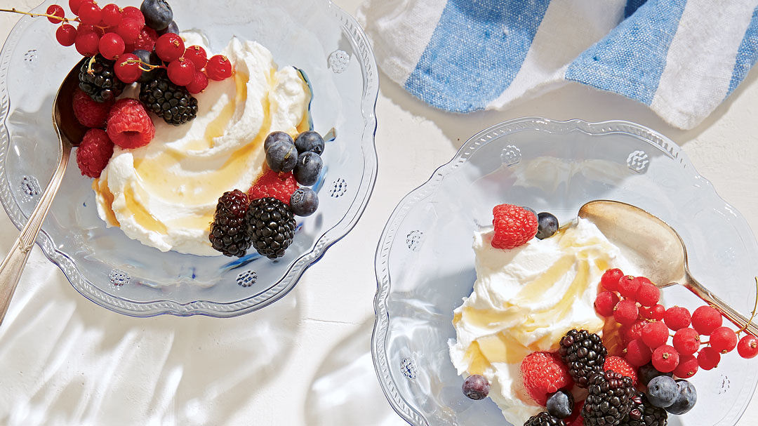 greek yoghurt with mixed berries