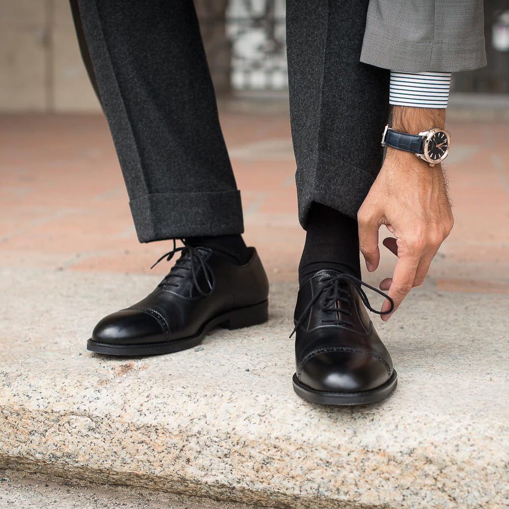 Men’s black leather Oxford shoes, quarter brogue | Velasca