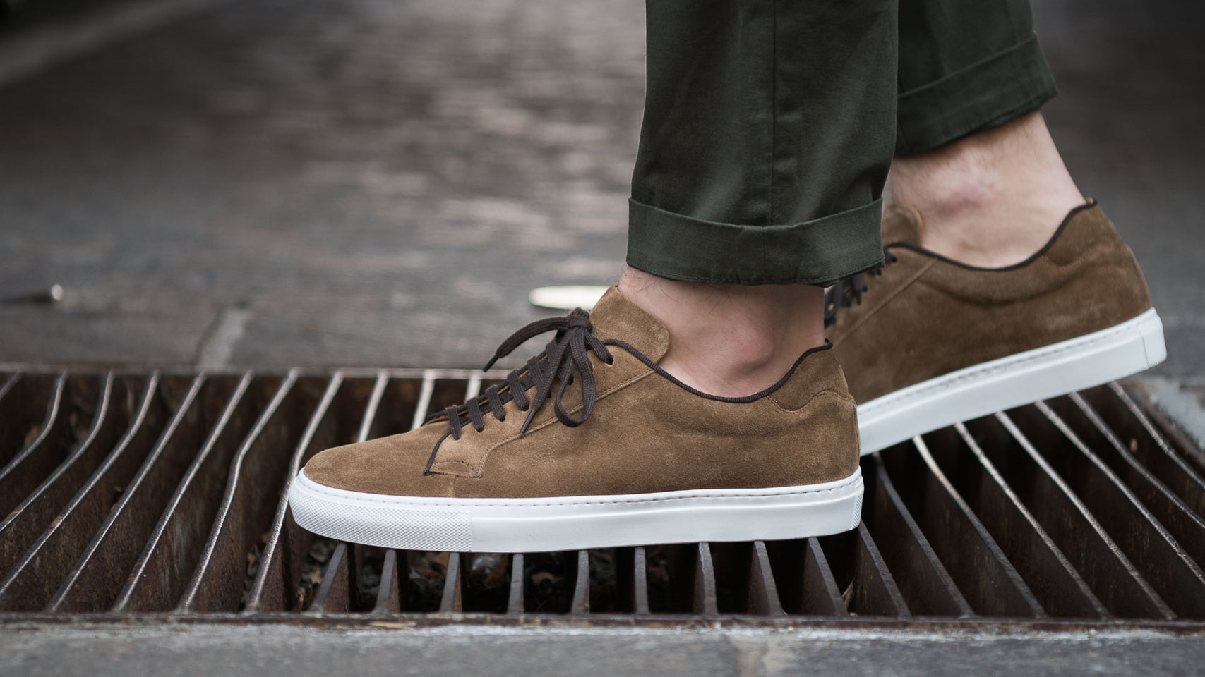 Men’s beige suede leather low Sneakers | Velasca