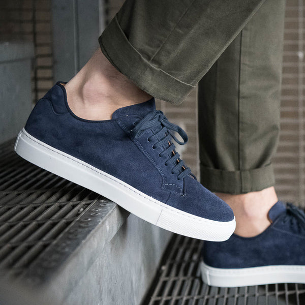 Men’s blue suede leather low Sneakers | Velasca
