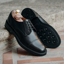 Men’s lace up black leather Derby shoes | Velasca