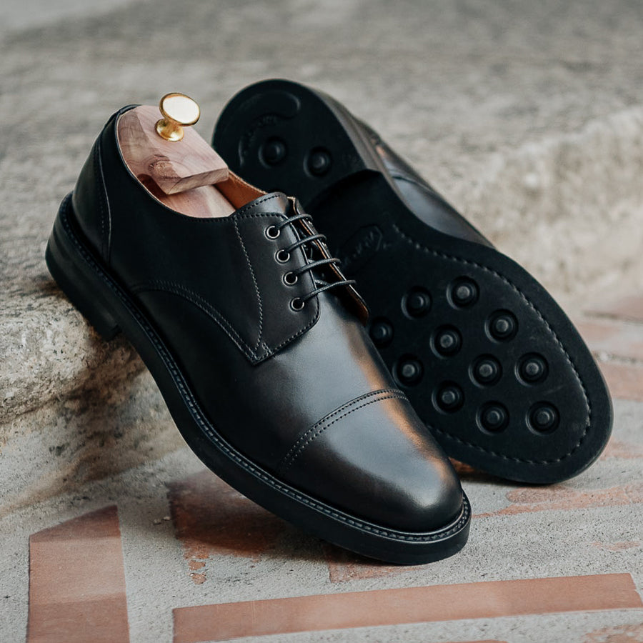 Men’s lace up black leather Derby shoes | Velasca