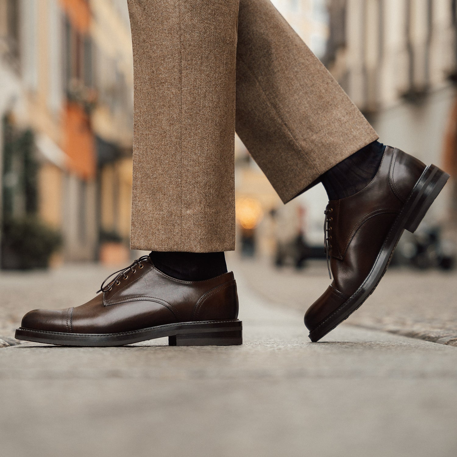 Men’s lace up dark brown leather Derby shoes | Velasca
