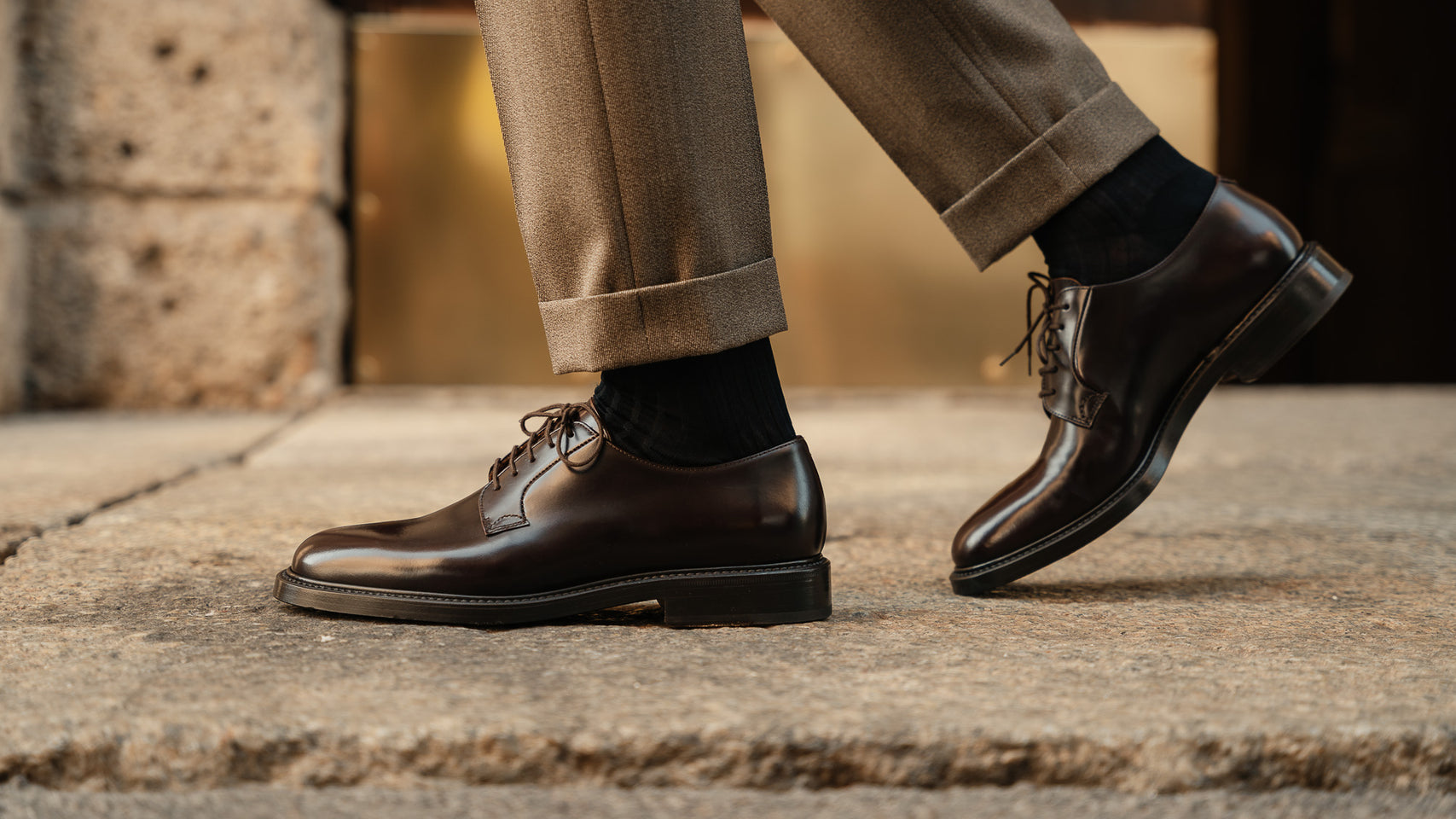 Men’s lace up brown leather Derby shoes | Velasca