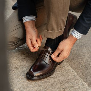 Men’s lace up brown leather Derby shoes | Velasca