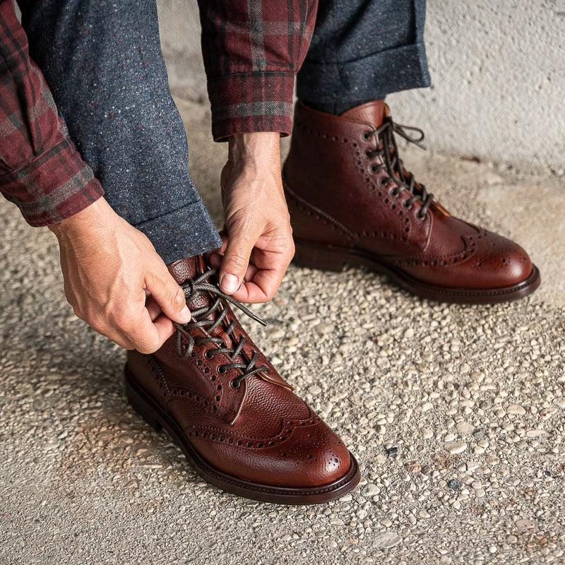 Burgundy lace-up boot with swallow tail in hammered leather | Velasca