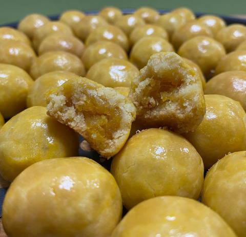 Pineapple Cookies filled with Pineapple Jam