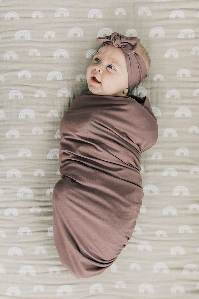 baby swaddle stretch