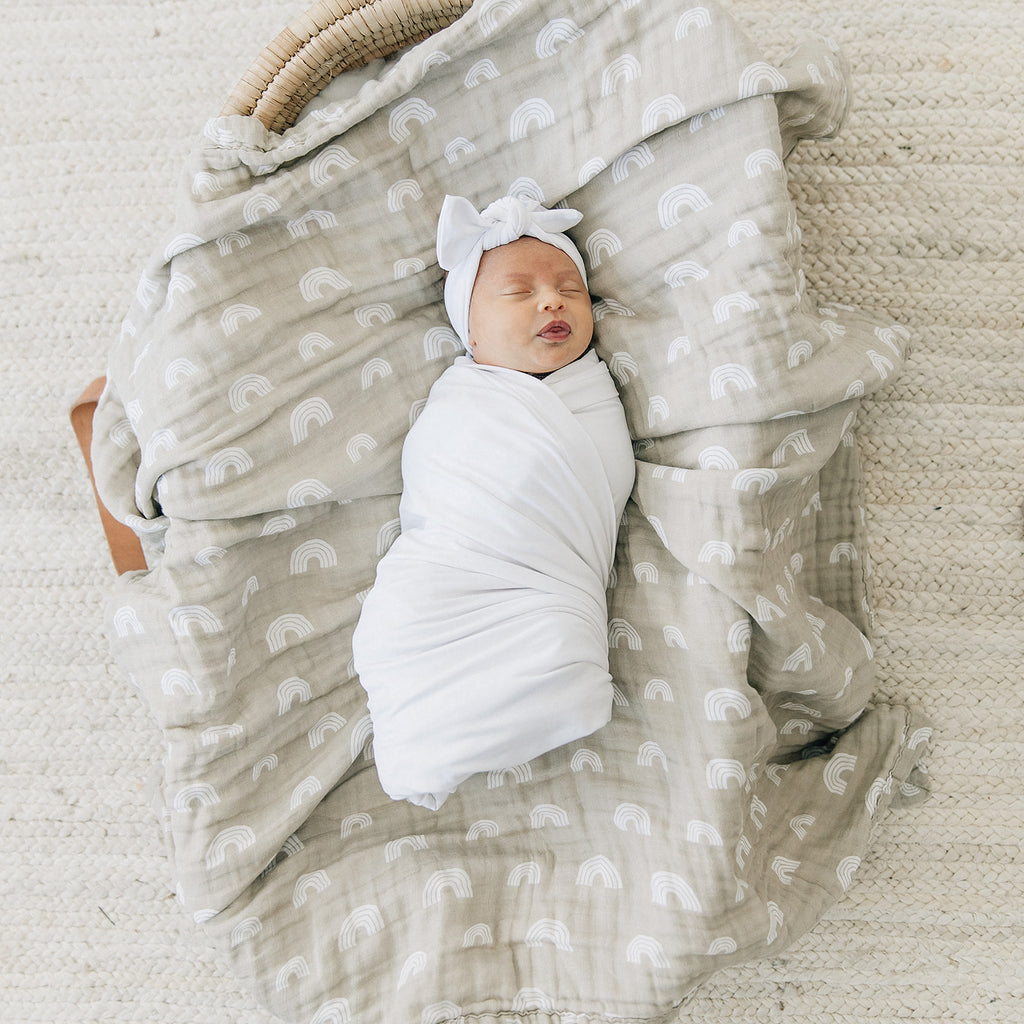 baby swaddle stretch