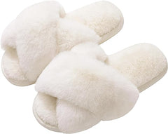 cute and cozy women's slippers. www.lumitory.com