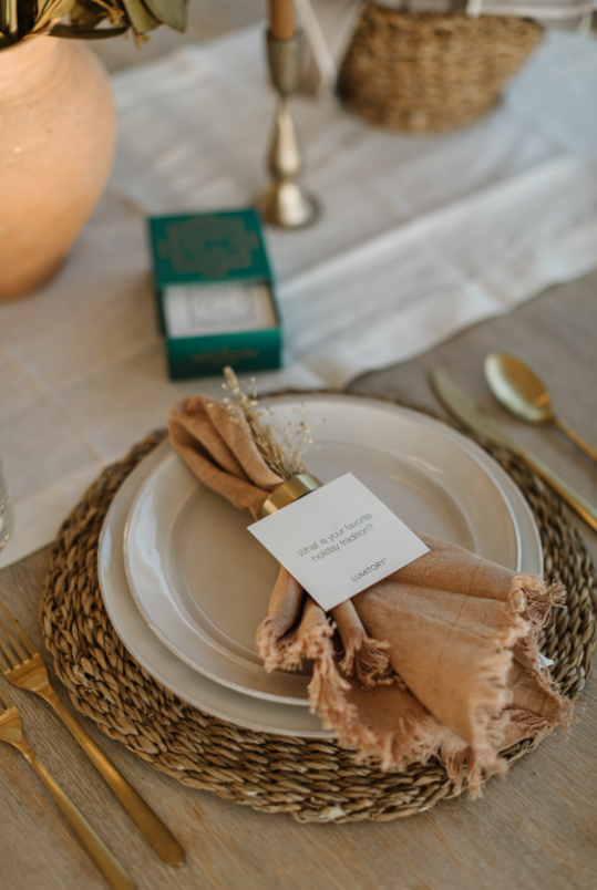 best tips for hosting thanksgiving dinner. www.lumitory.com