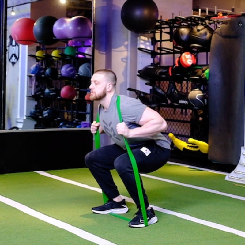 How To Squat With Resistance Bands 9 Effective Variations Set For Set 9050