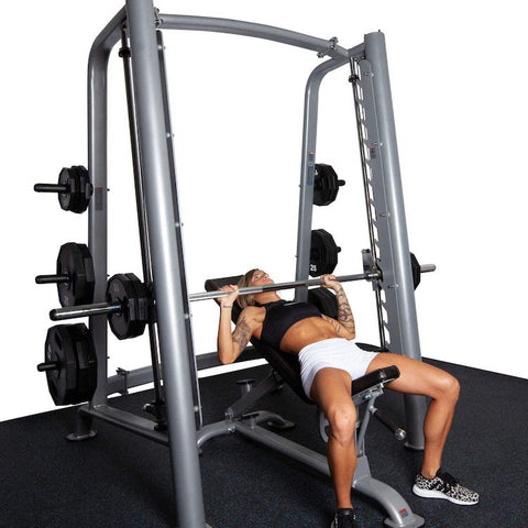 Smith Machine Bench Press: Is It Right for You? - Welltech