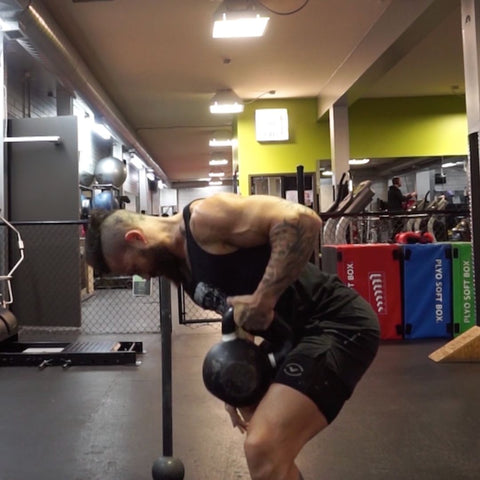 Here's How You Can Build Muscle With Kettlebells - FOR SET