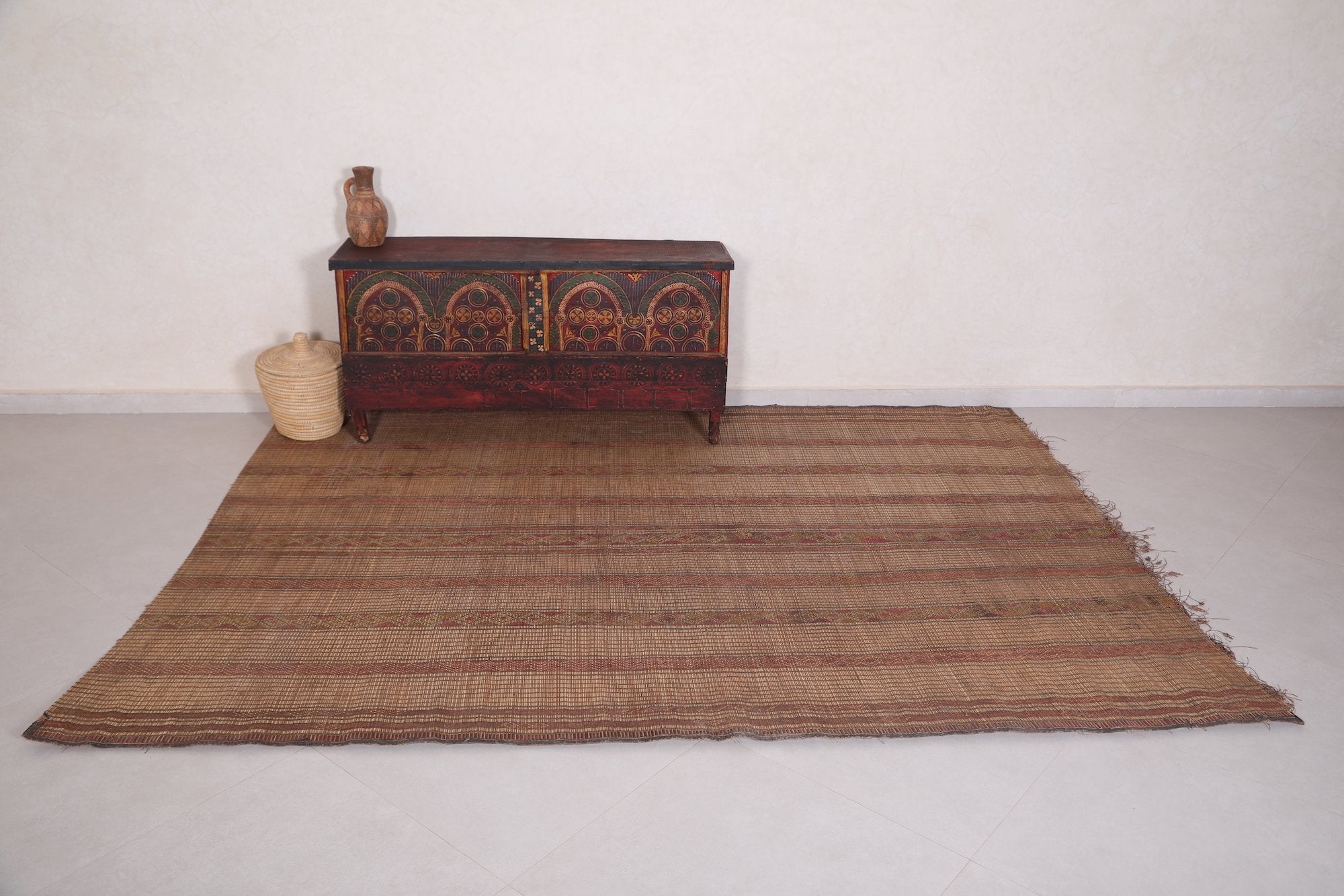 https://cdn.shopify.com/s/files/1/1636/7607/files/tuareg_saraha_rug.jpg?v=1636046685