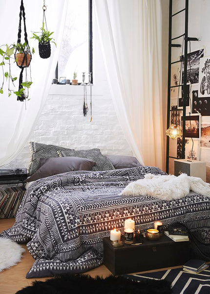 black and white bedroom 