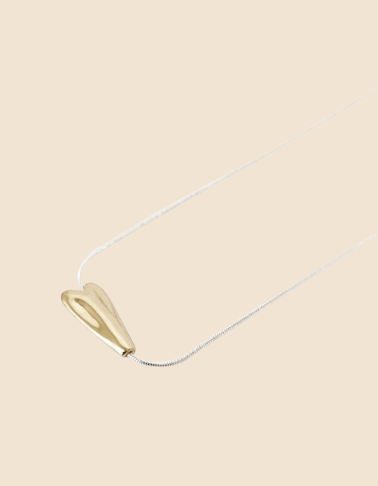 Heart Horizontal Necklace Gold
