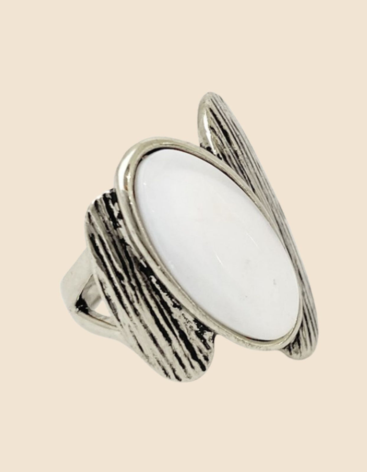 Ring Antique Oval White Shell Inlay