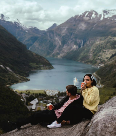 Lost LeBlanc and WhatTheChic with view of Geiranger, Norway