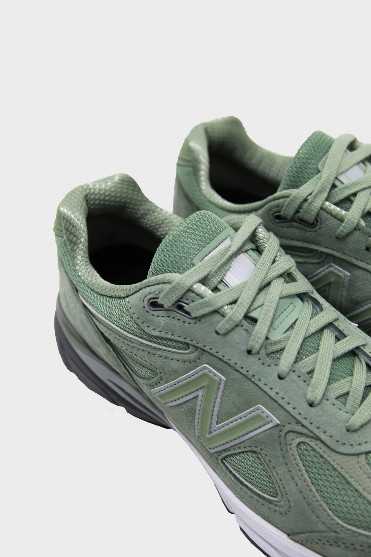 New Balance 990v4 Shoes | Silver Mint 