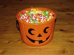 Sweeten the deal at your Halloween trivia event with lots and lots of candy. Trick or treat AND trivia!