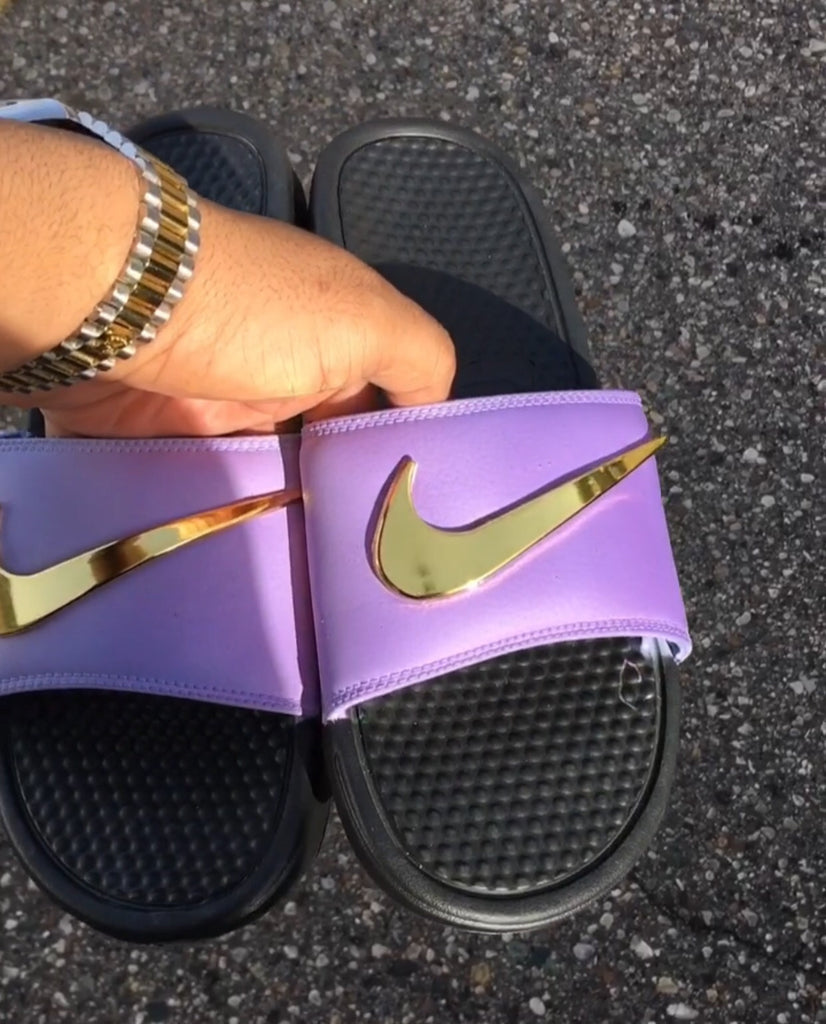 purple nike sandals with gold check