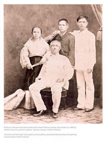 Justiniano Asunción in the center with his family