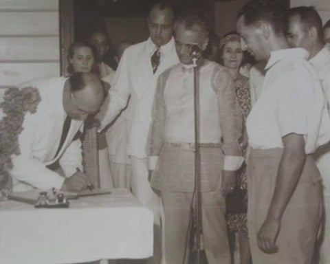 Alex Frieder signs the dedication of Marikina Hall as President Quezon (in the Barong Tagalog) watches 