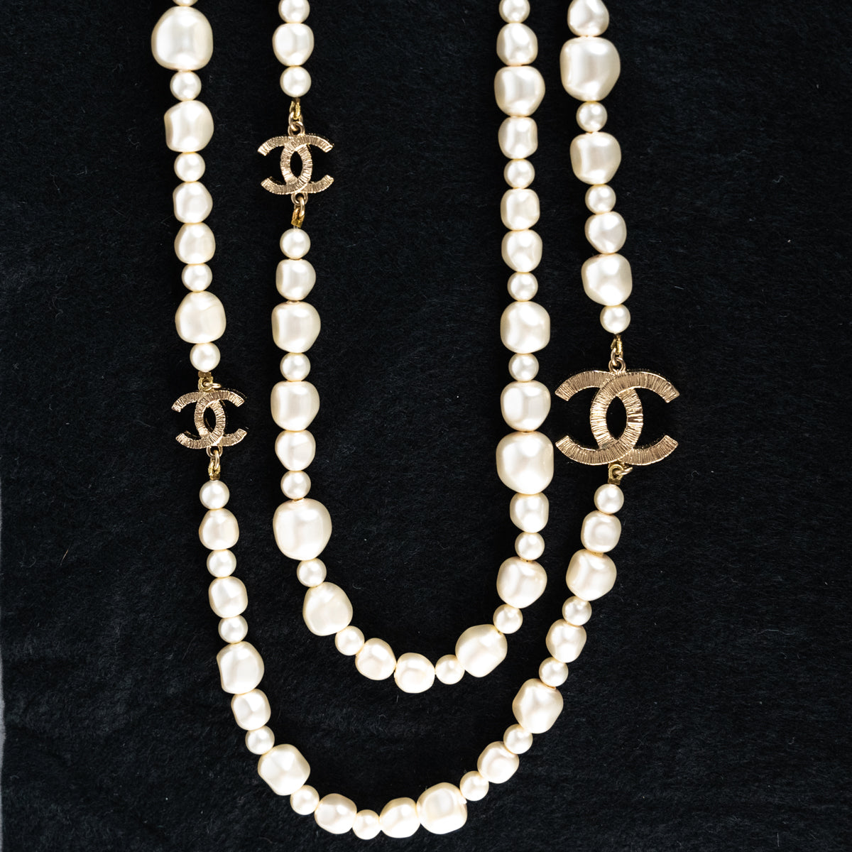 chanel costume pearl necklace