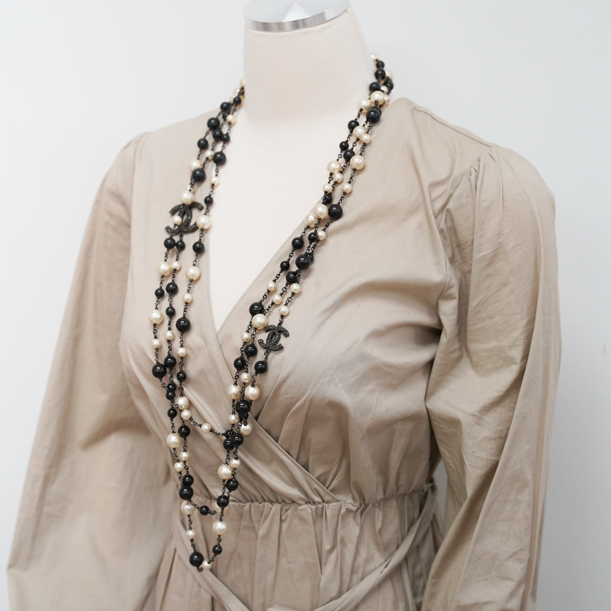 Chanel Black and White Pearl Necklace - THE PURSE AFFAIR