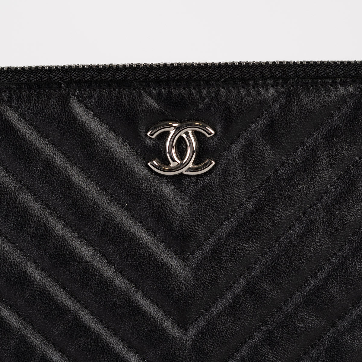 chanel o case chevron