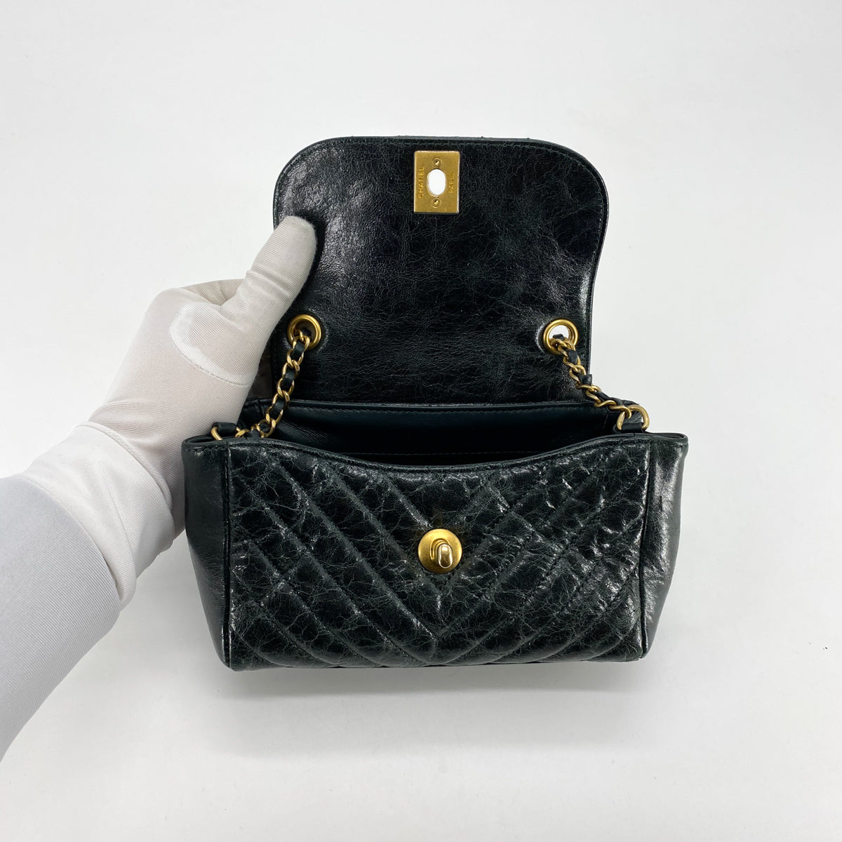 chanel chevron crossbody