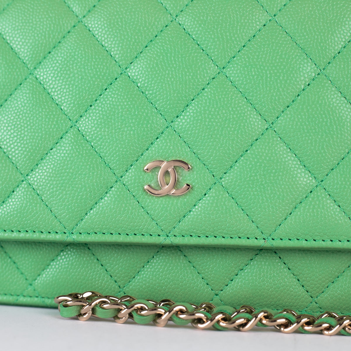 Wallet on chain leather handbag Chanel Green in Leather  21856127