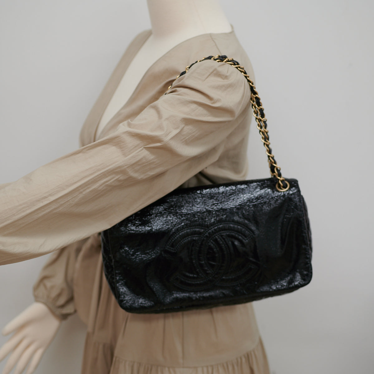 Vintage CHANEL CC Black Quilted Leather Medium Flap Bag