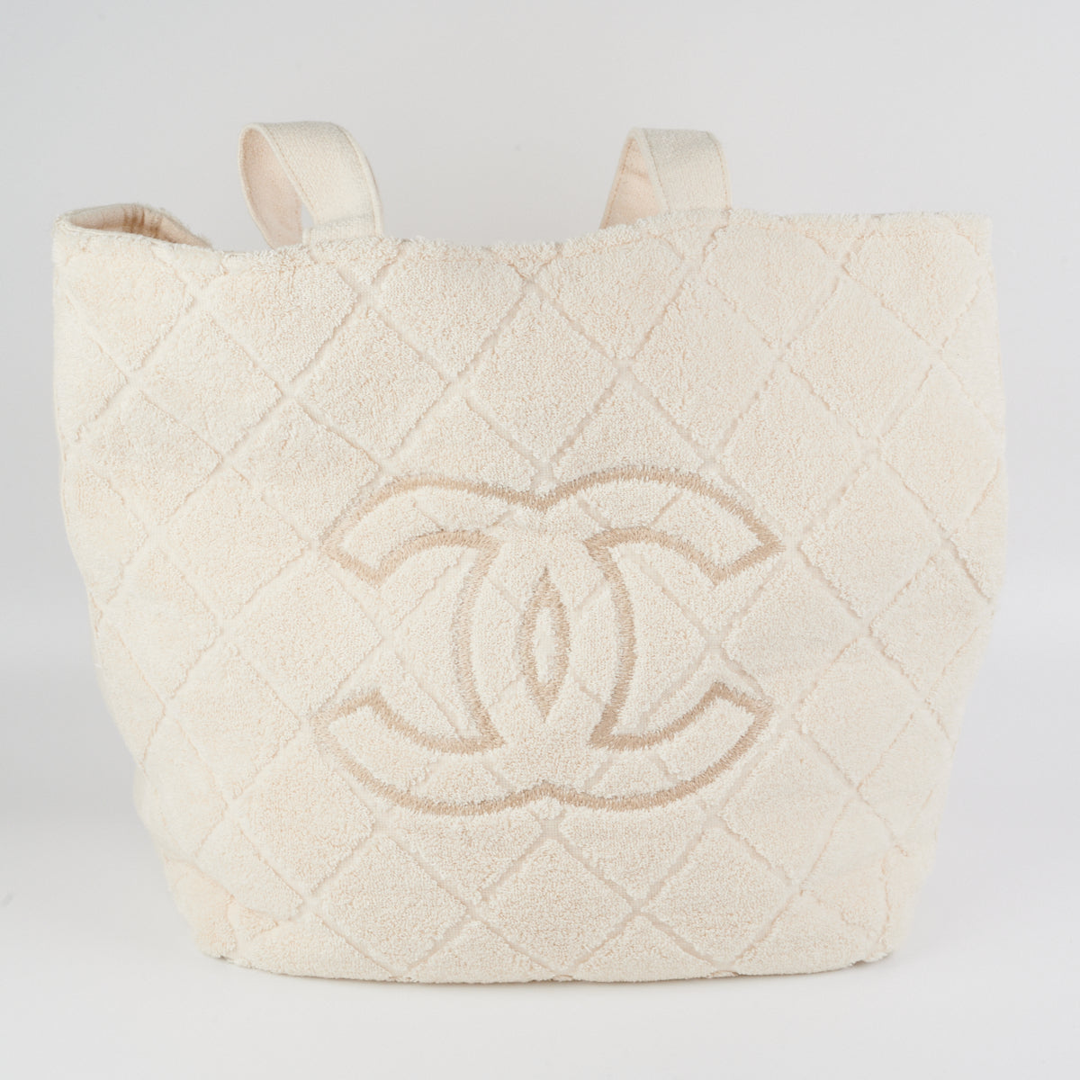 CHANEL Tote bag with bath towel Product Code2104101631014BRAND OFF  Online Store