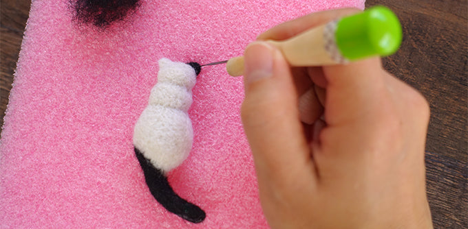 needle felting tutorial - cookie cutter felted kitty - CatAtRoof04